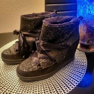 💕JUICY COUTURE Beautiful Booties!!